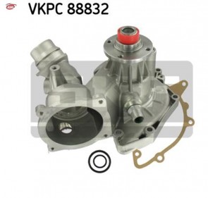 SKF VKPC 88832 Pompe à eau pour BMW Land Rover